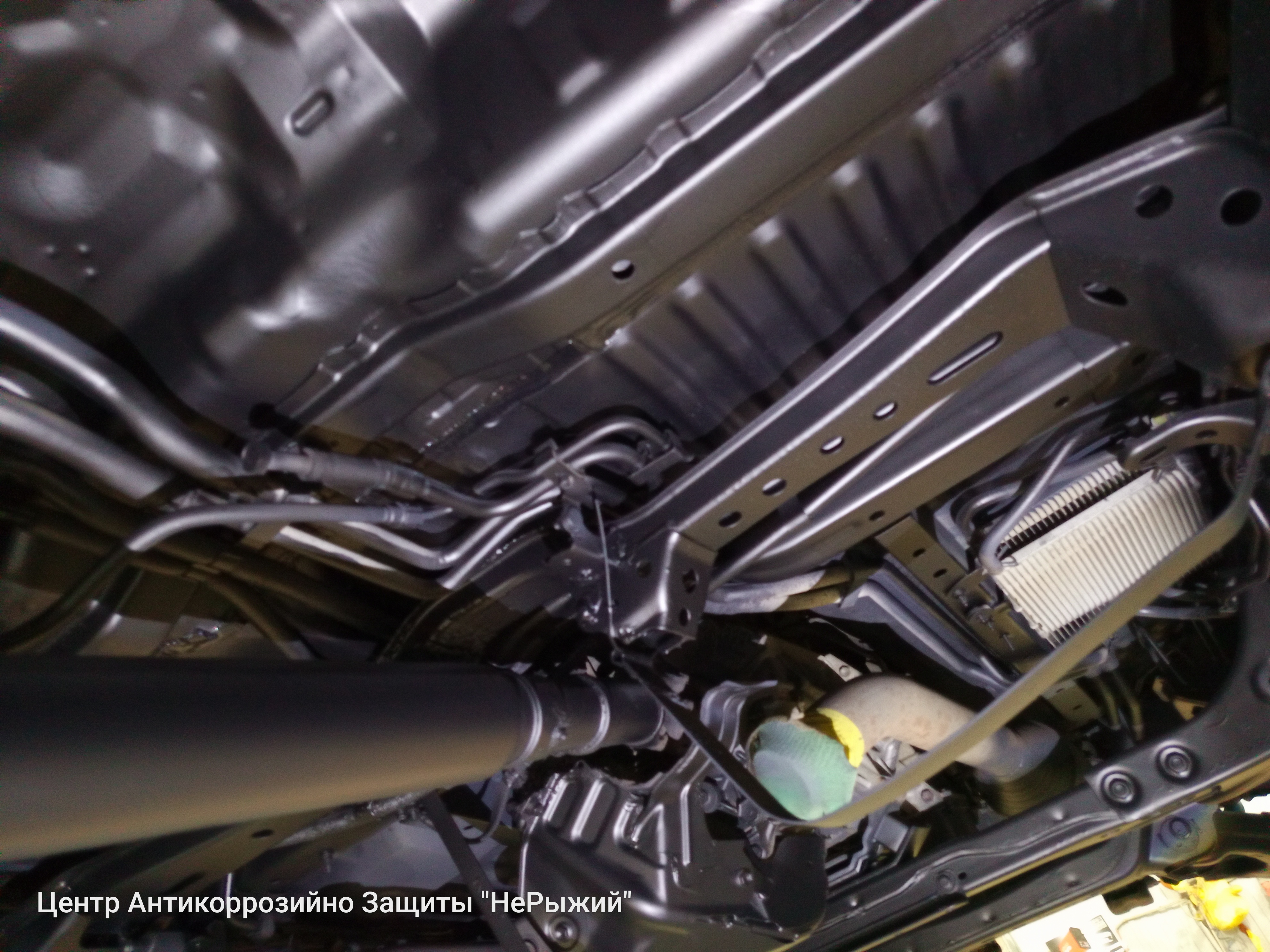 Автомобиль Toyota Land Cruiser 200, этап: Грунтование очищенных поверхностей. Антикоррозийная обработка в Москве и МО — НеРыжий