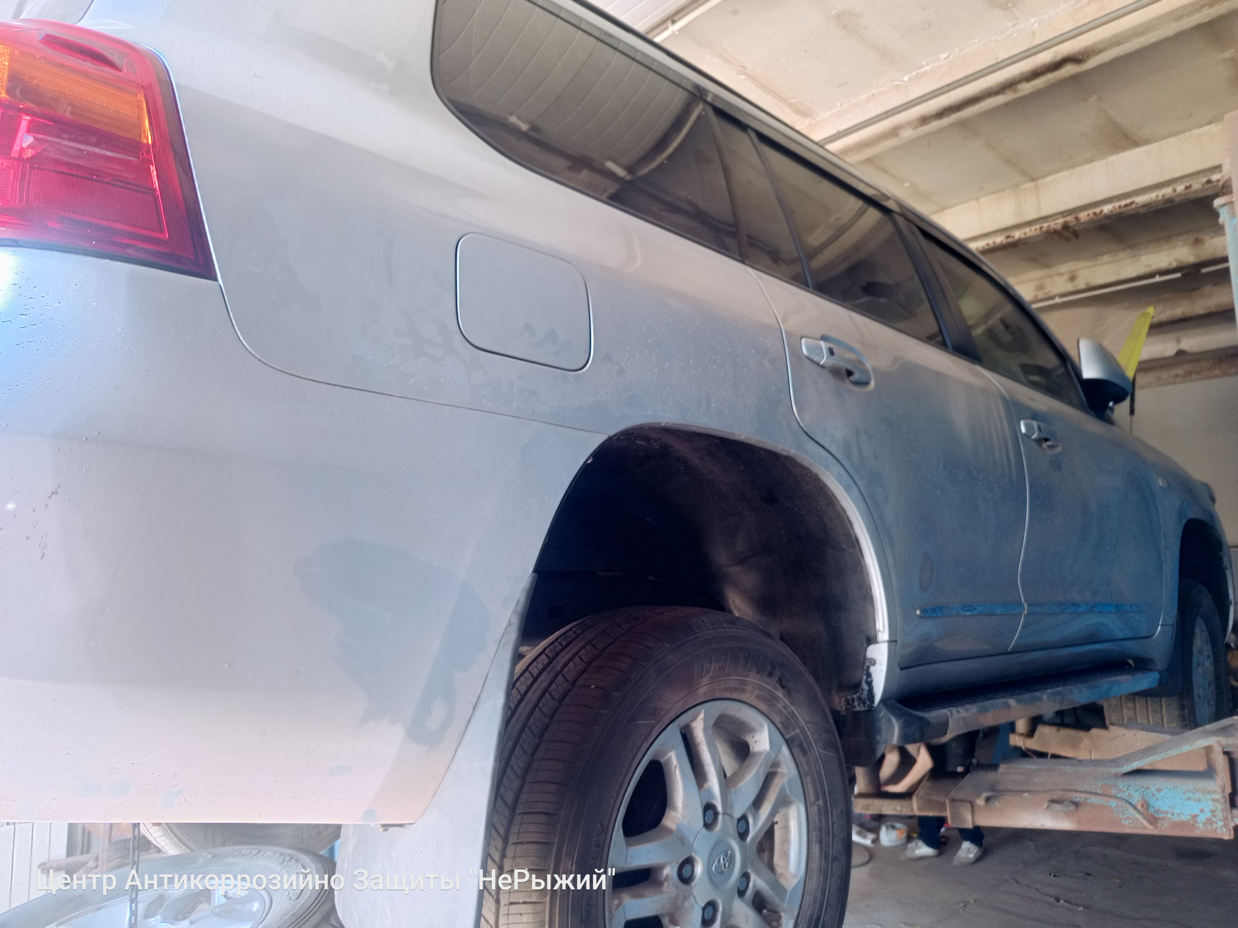 Автомобиль Toyota Land Cruiser 200, этап: Сборка авто. Антикоррозийная обработка в Москве и МО — НеРыжий