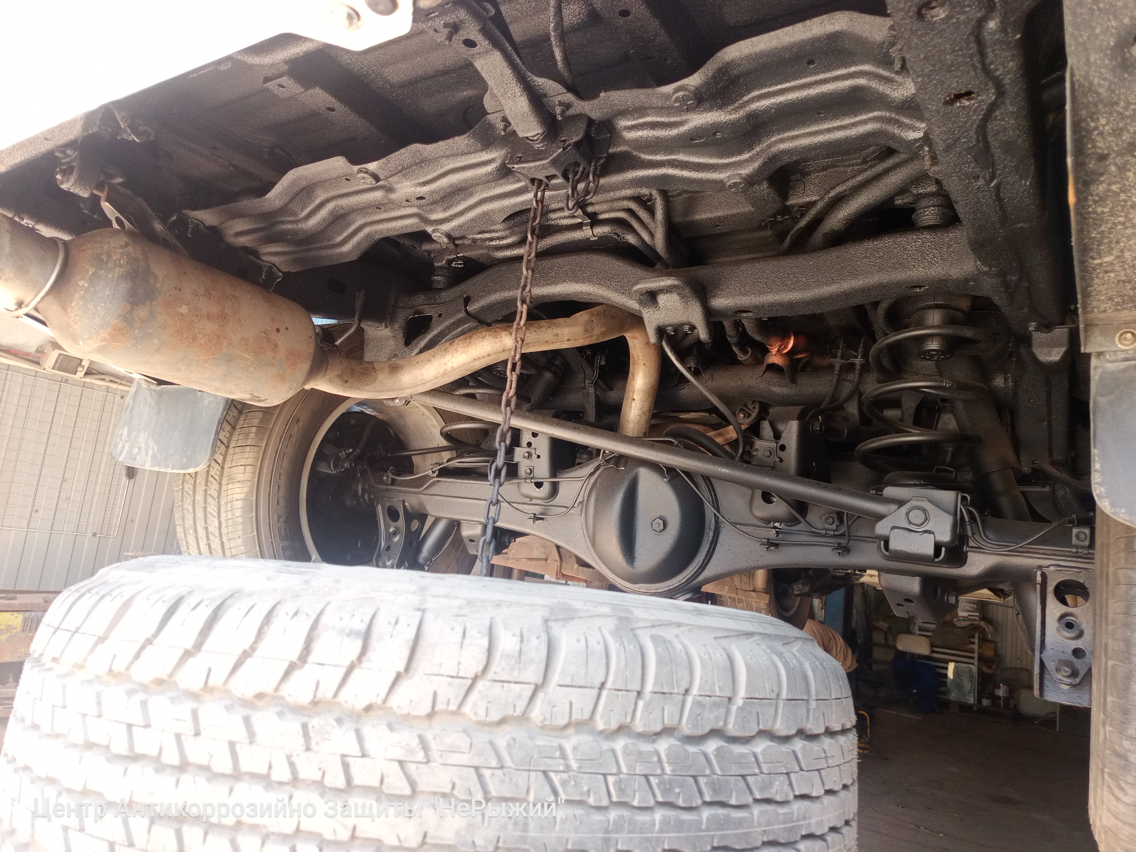 Автомобиль Toyota Land Cruiser 200, этап: Сборка авто. Антикоррозийная обработка в Москве и МО — НеРыжий