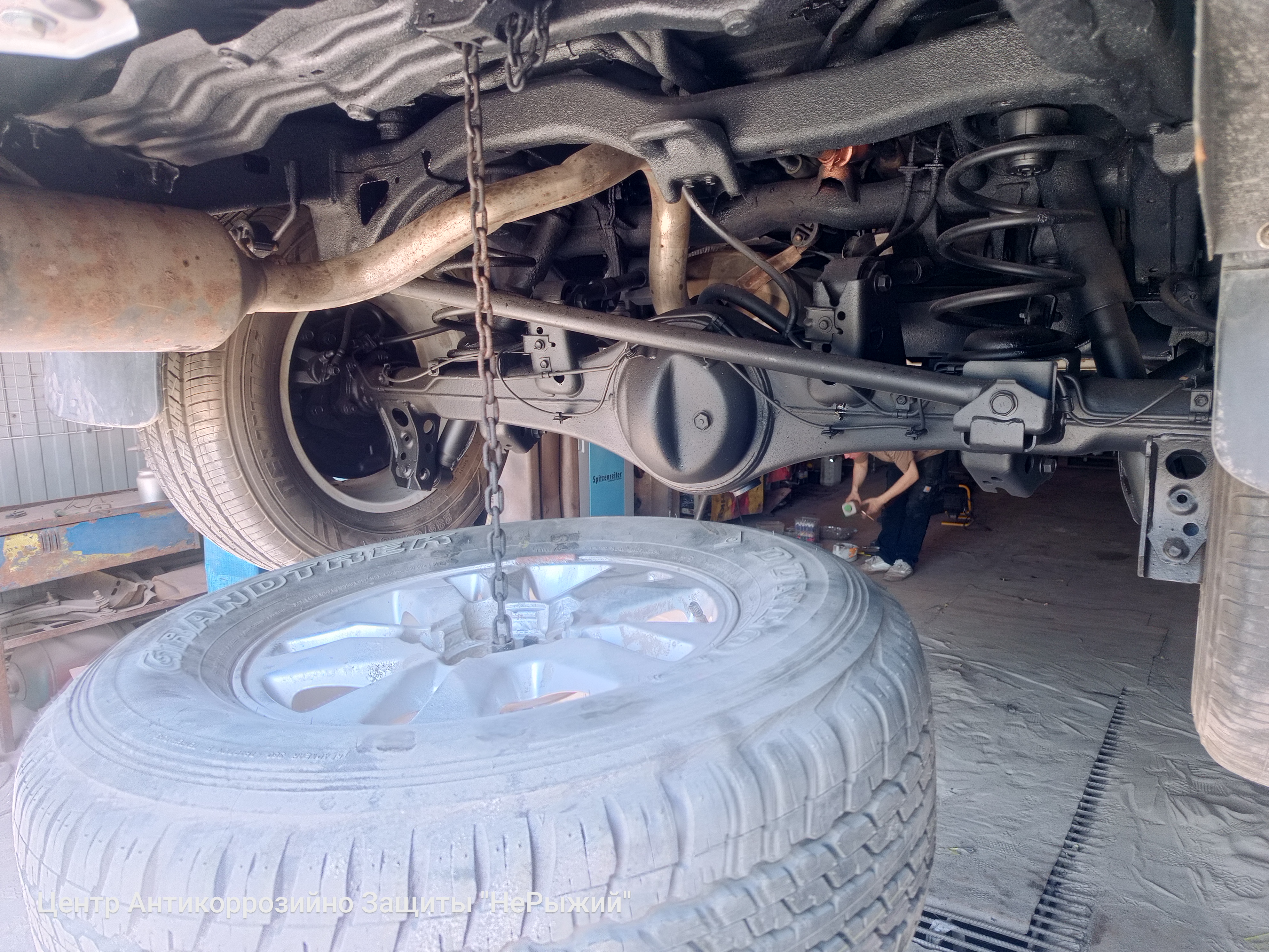 Автомобиль Toyota Land Cruiser 200, этап: Сборка авто. Антикоррозийная обработка в Москве и МО — НеРыжий