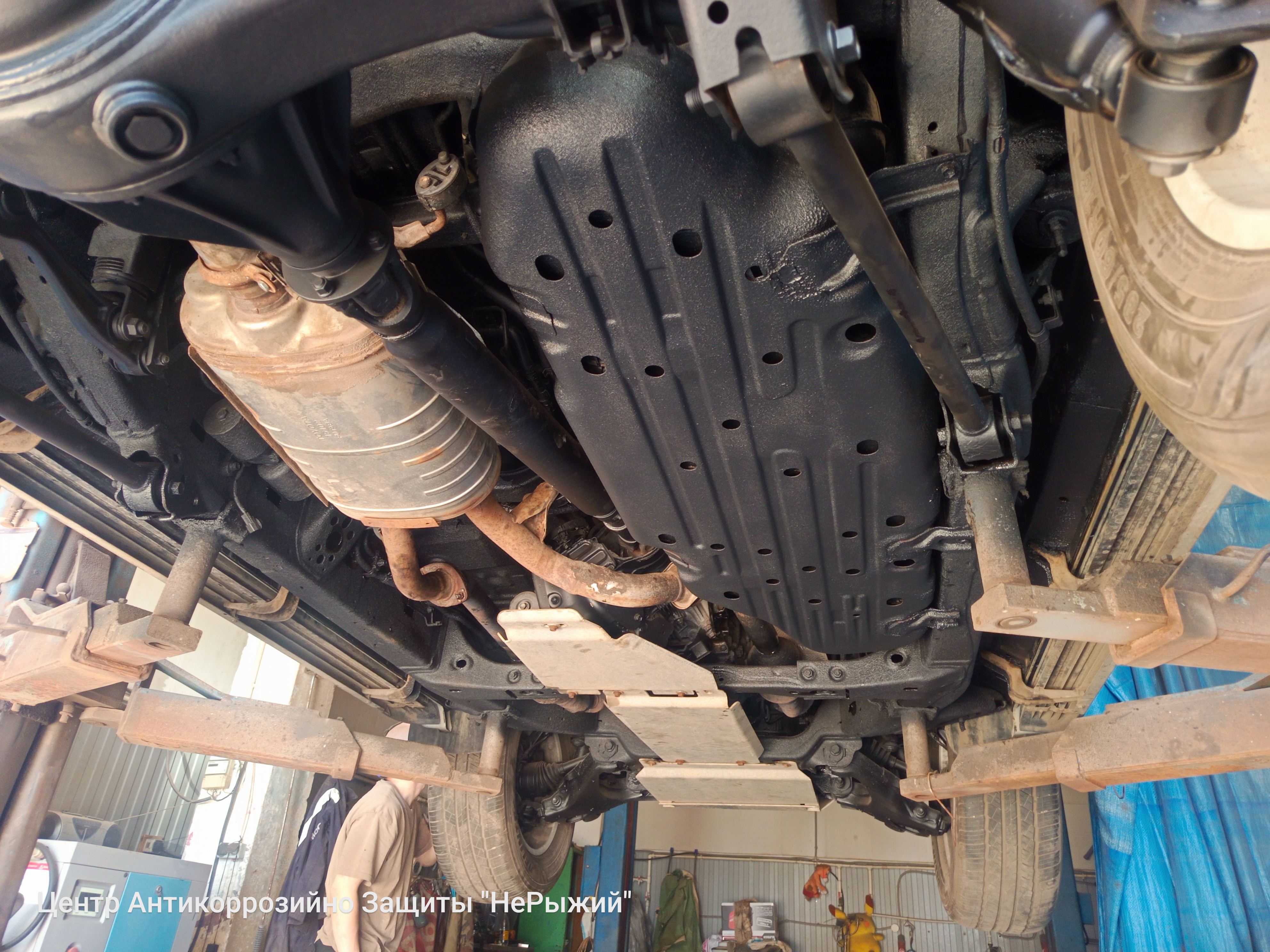 Автомобиль Toyota Land Cruiser 200, этап: Сборка авто. Антикоррозийная обработка в Москве и МО — НеРыжий