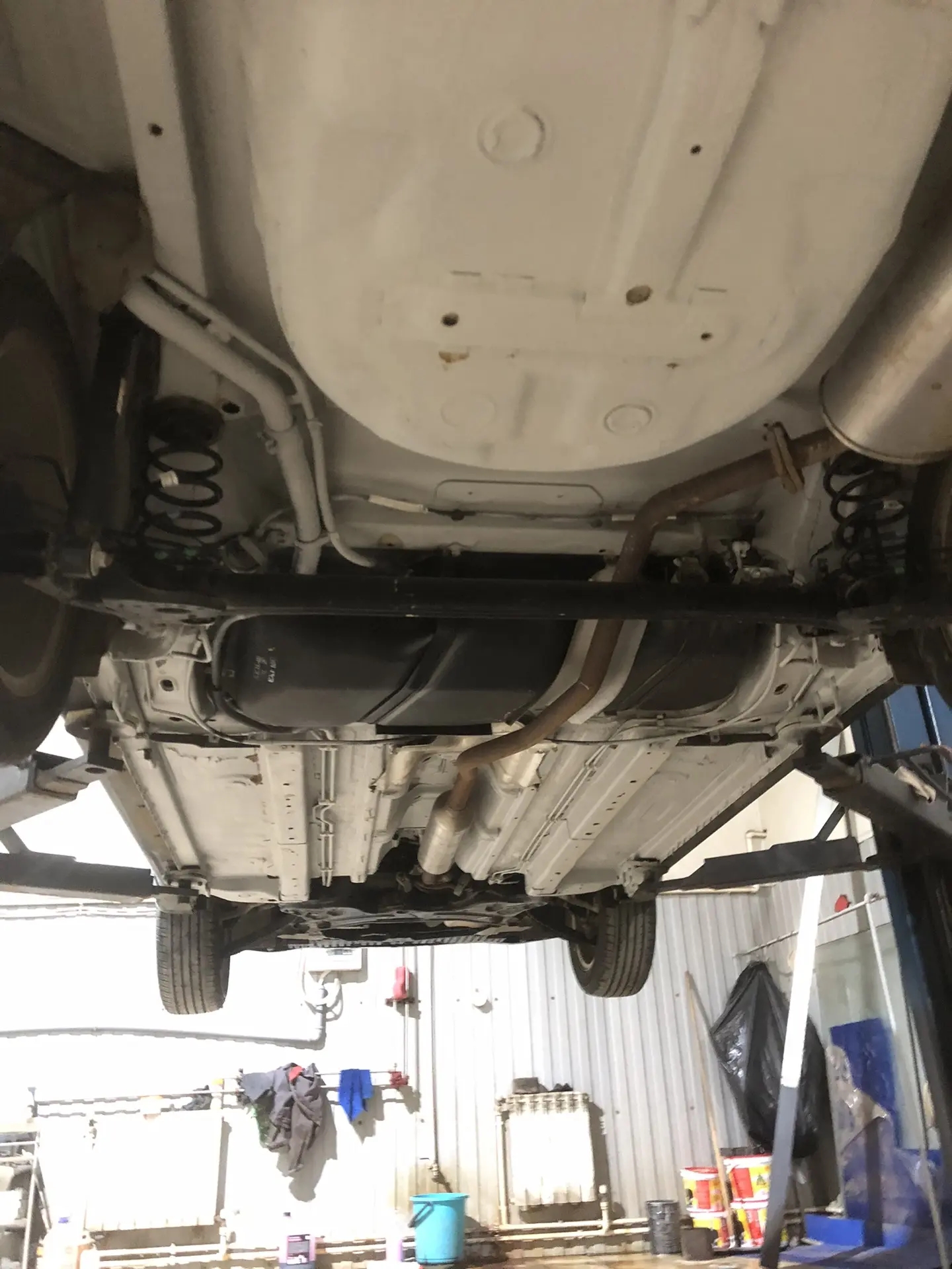 Автомобиль Toyota BZ4X, этап: Обработка скрытых полостей.. Антикоррозийная обработка в Москве и МО — НеРыжий