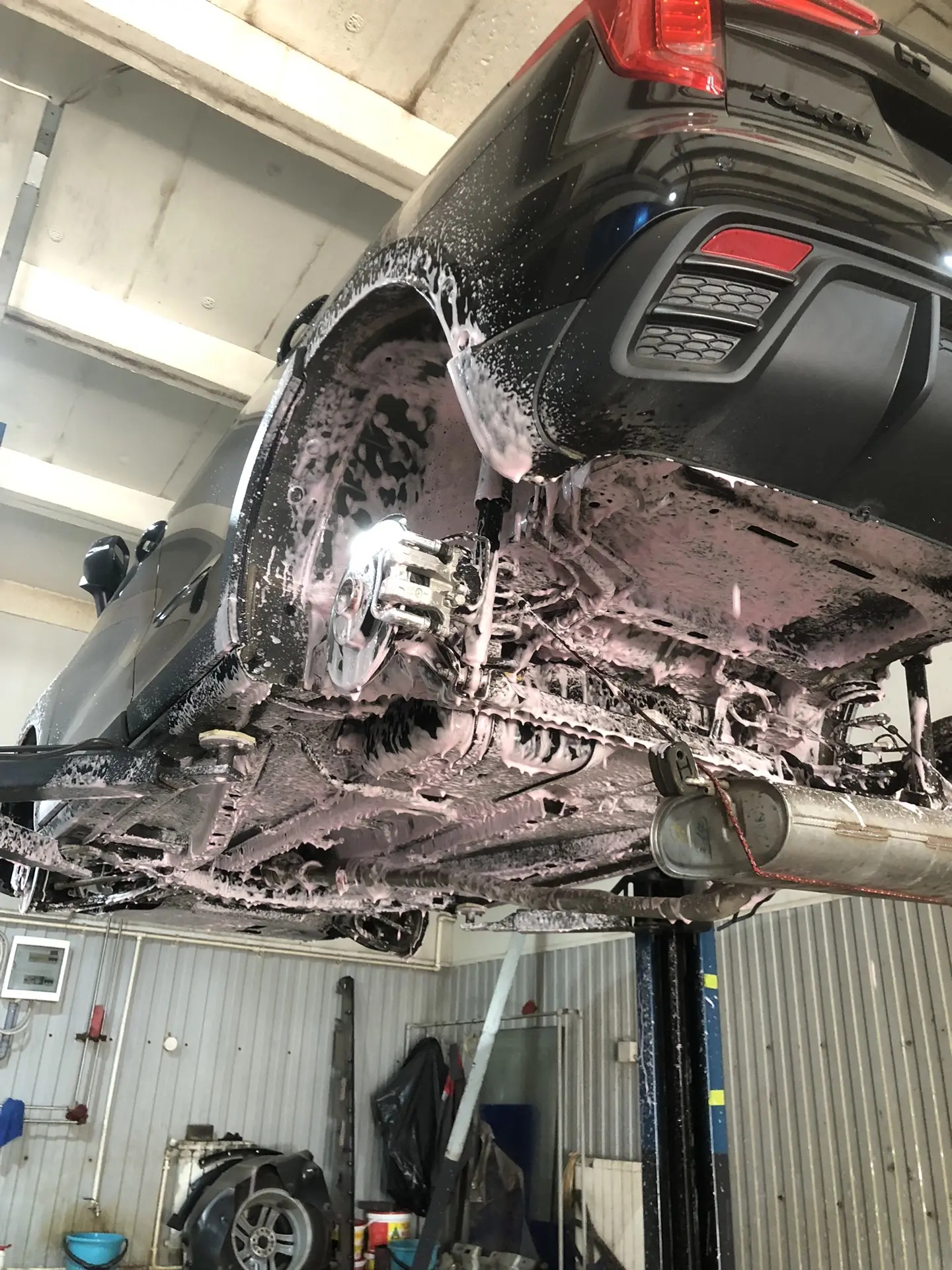 Автомобиль Haval Jolion, этап: Мойка днища для новых авто до 500км. Антикоррозийная обработка в Москве и МО — НеРыжий