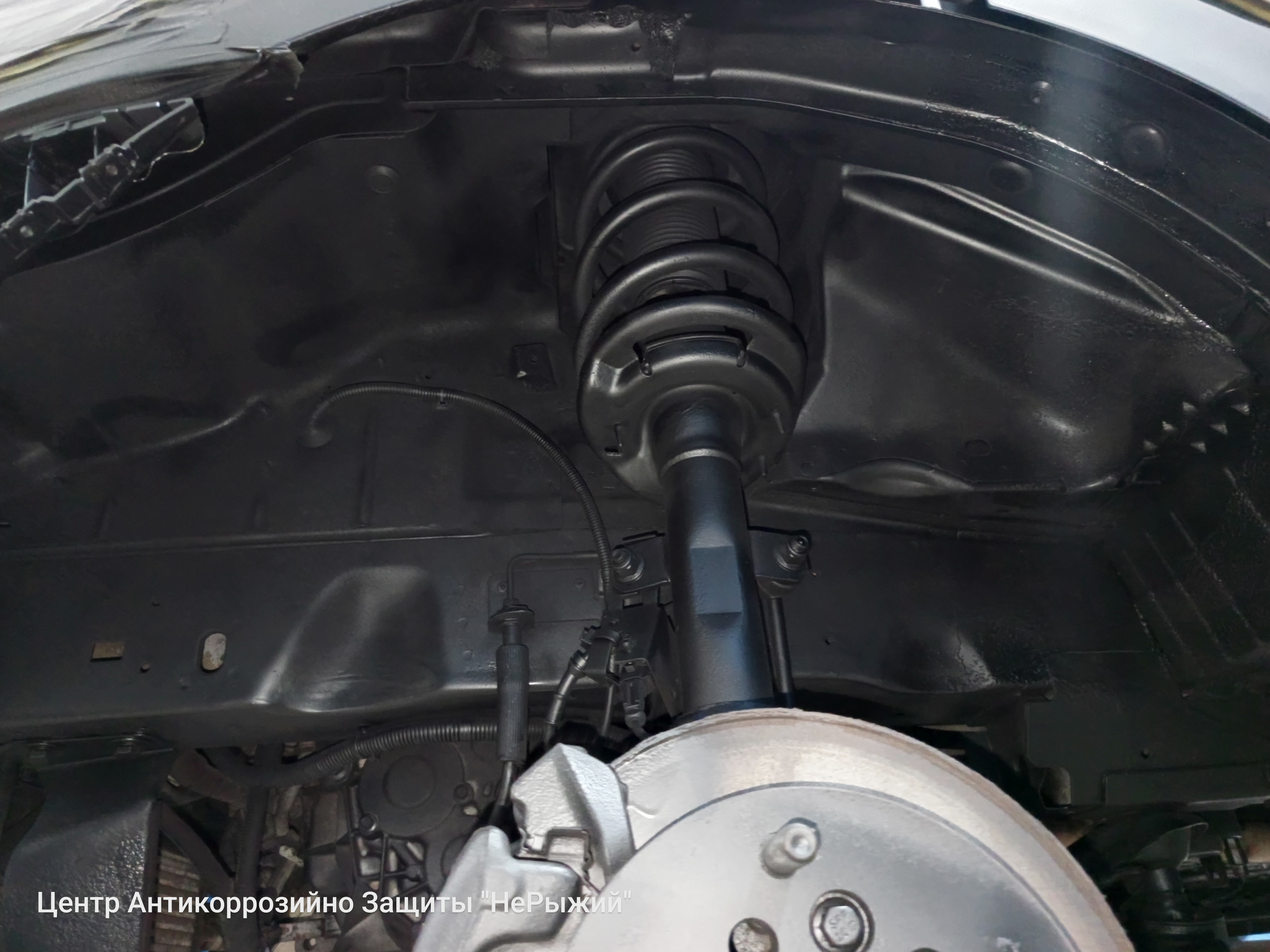 Автомобиль Ford Transit IV, этап: Грунтование очищенных поверхностей. Антикоррозийная обработка в Москве и МО — НеРыжий