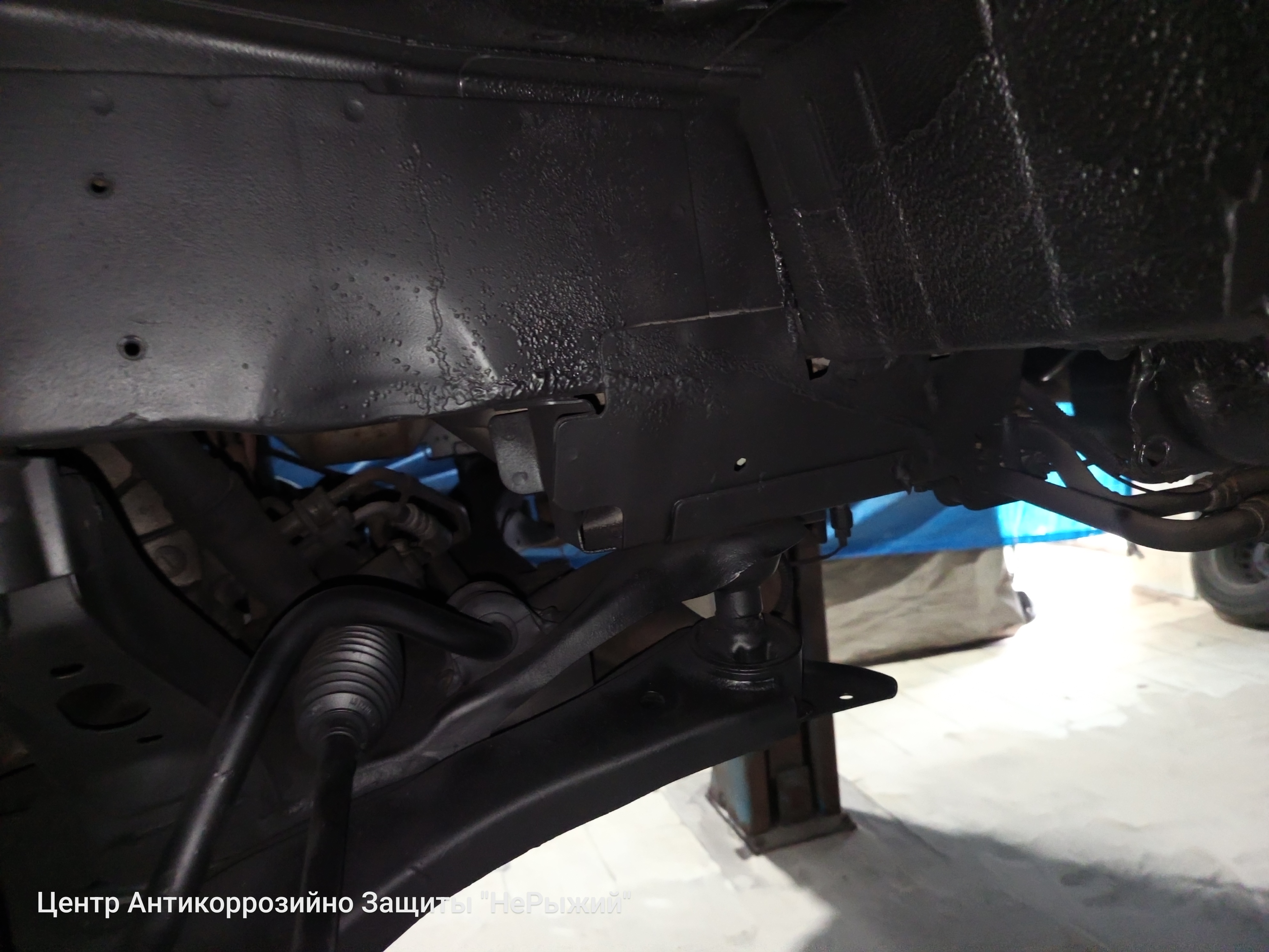 Автомобиль Ford Transit IV, этап: Грунтование очищенных поверхностей. Антикоррозийная обработка в Москве и МО — НеРыжий