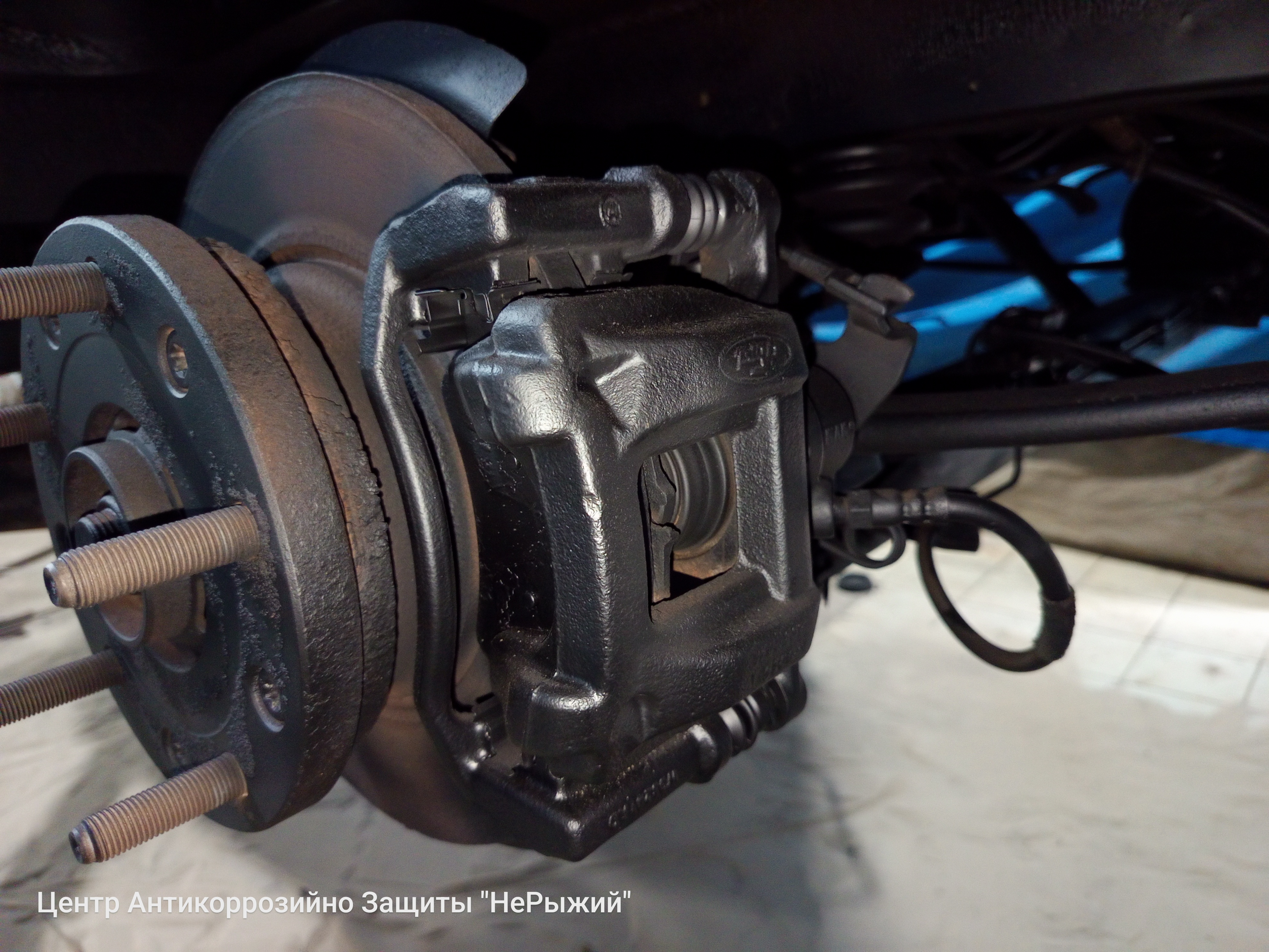Автомобиль Ford Transit IV, этап: Грунтование очищенных поверхностей. Антикоррозийная обработка в Москве и МО — НеРыжий