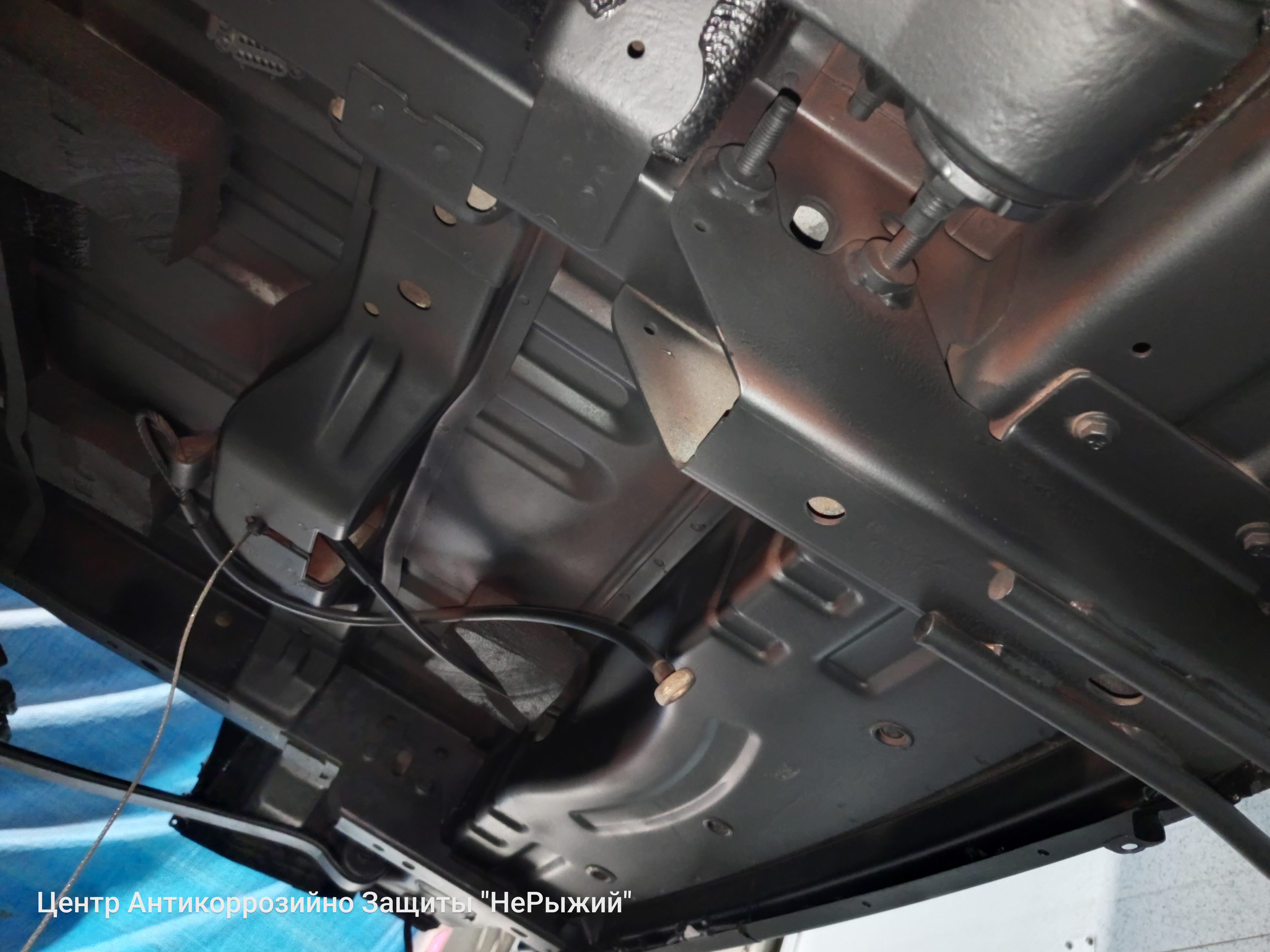 Автомобиль Ford Transit IV, этап: Грунтование очищенных поверхностей. Антикоррозийная обработка в Москве и МО — НеРыжий