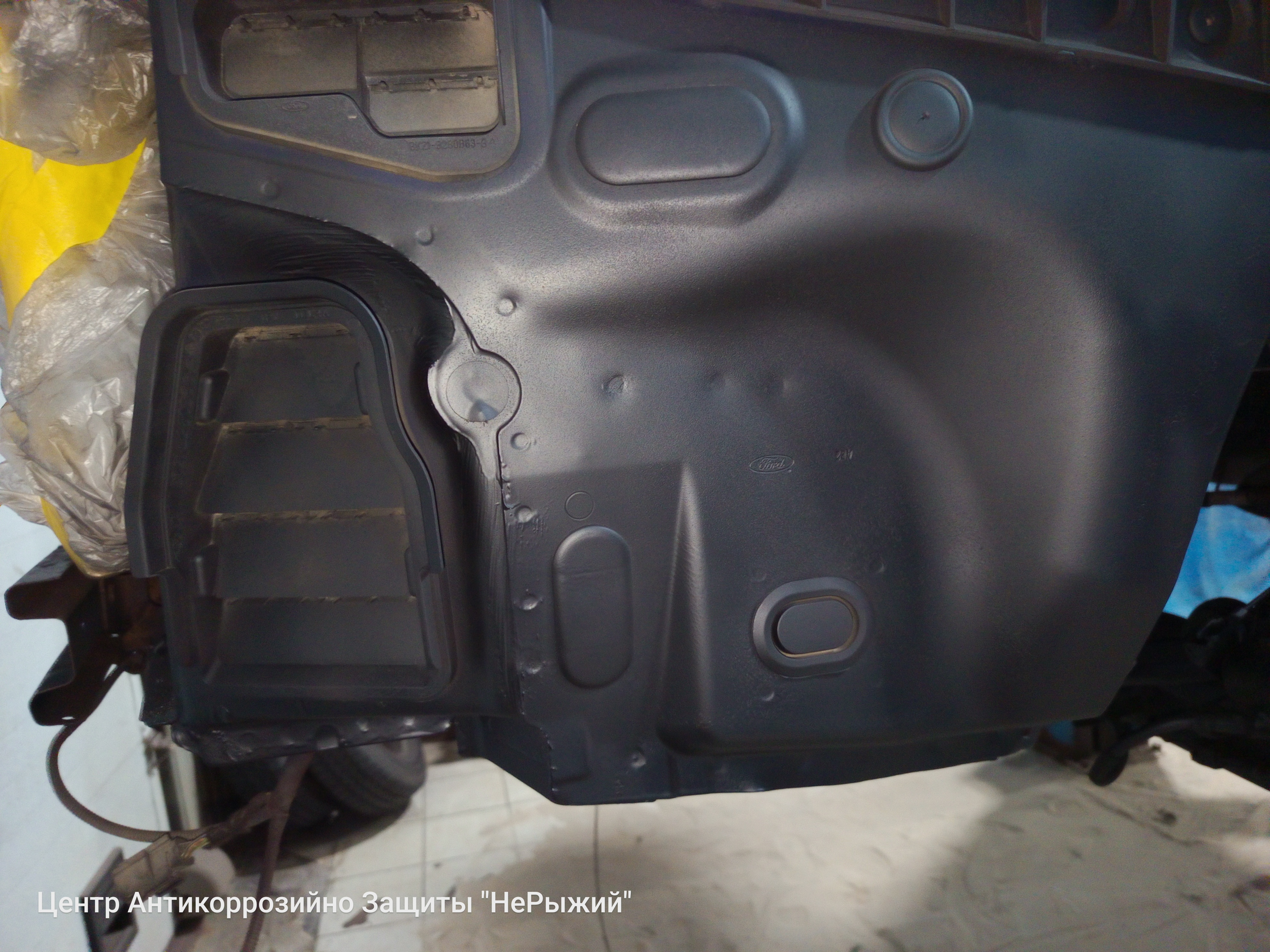 Автомобиль Ford Transit IV, этап: Грунтование очищенных поверхностей. Антикоррозийная обработка в Москве и МО — НеРыжий