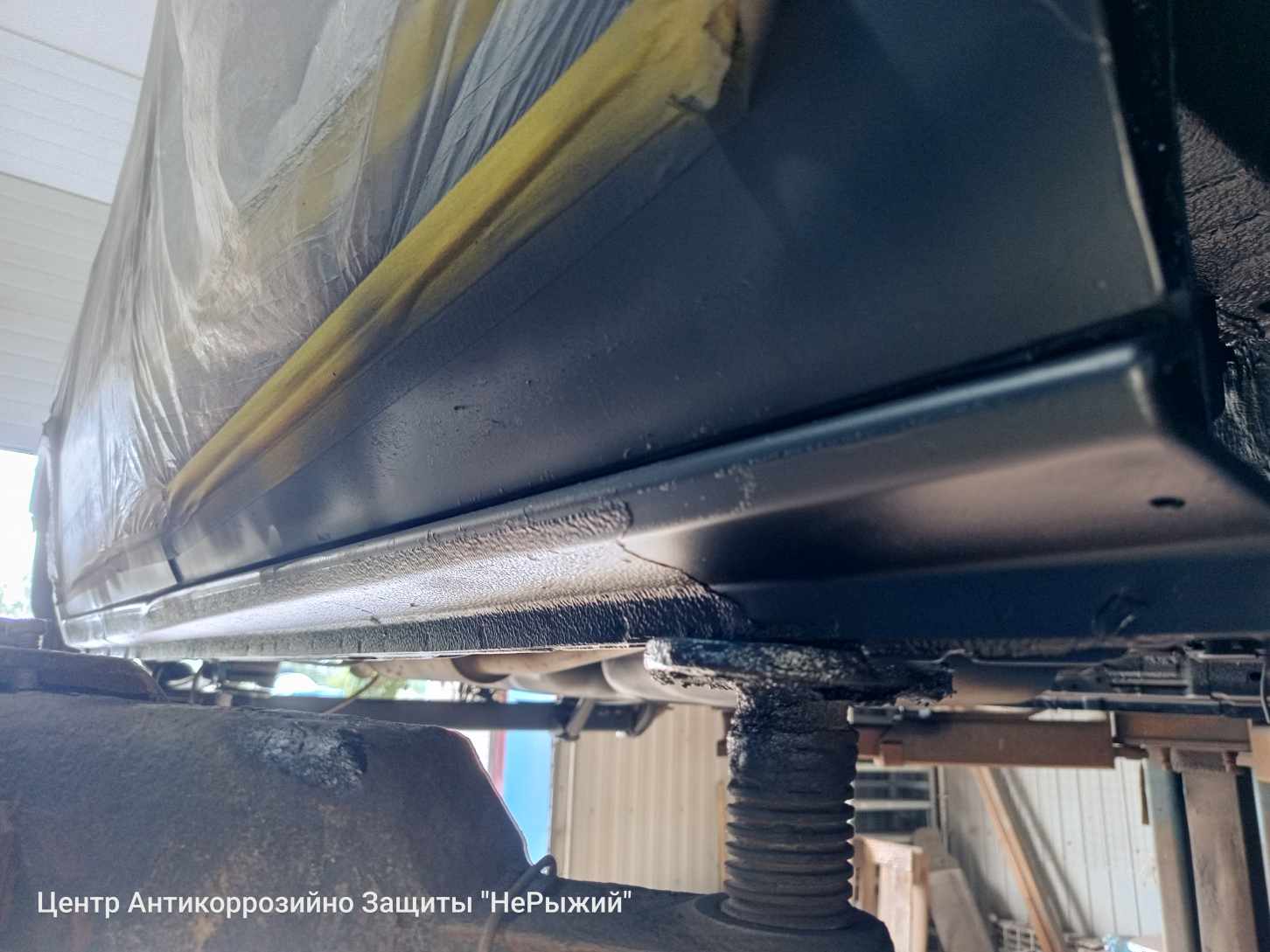 Автомобиль Ford Transit IV, этап: Окрашивание загрунтованных поверхностей. Антикоррозийная обработка в Москве и МО — НеРыжий