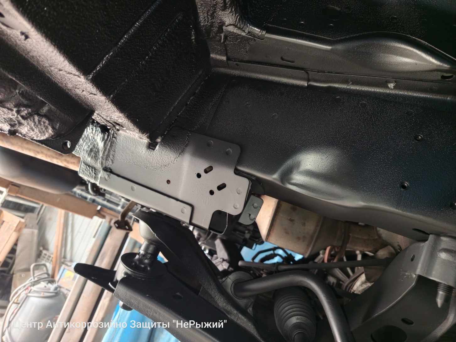 Автомобиль Ford Transit IV, этап: Окрашивание загрунтованных поверхностей. Антикоррозийная обработка в Москве и МО — НеРыжий