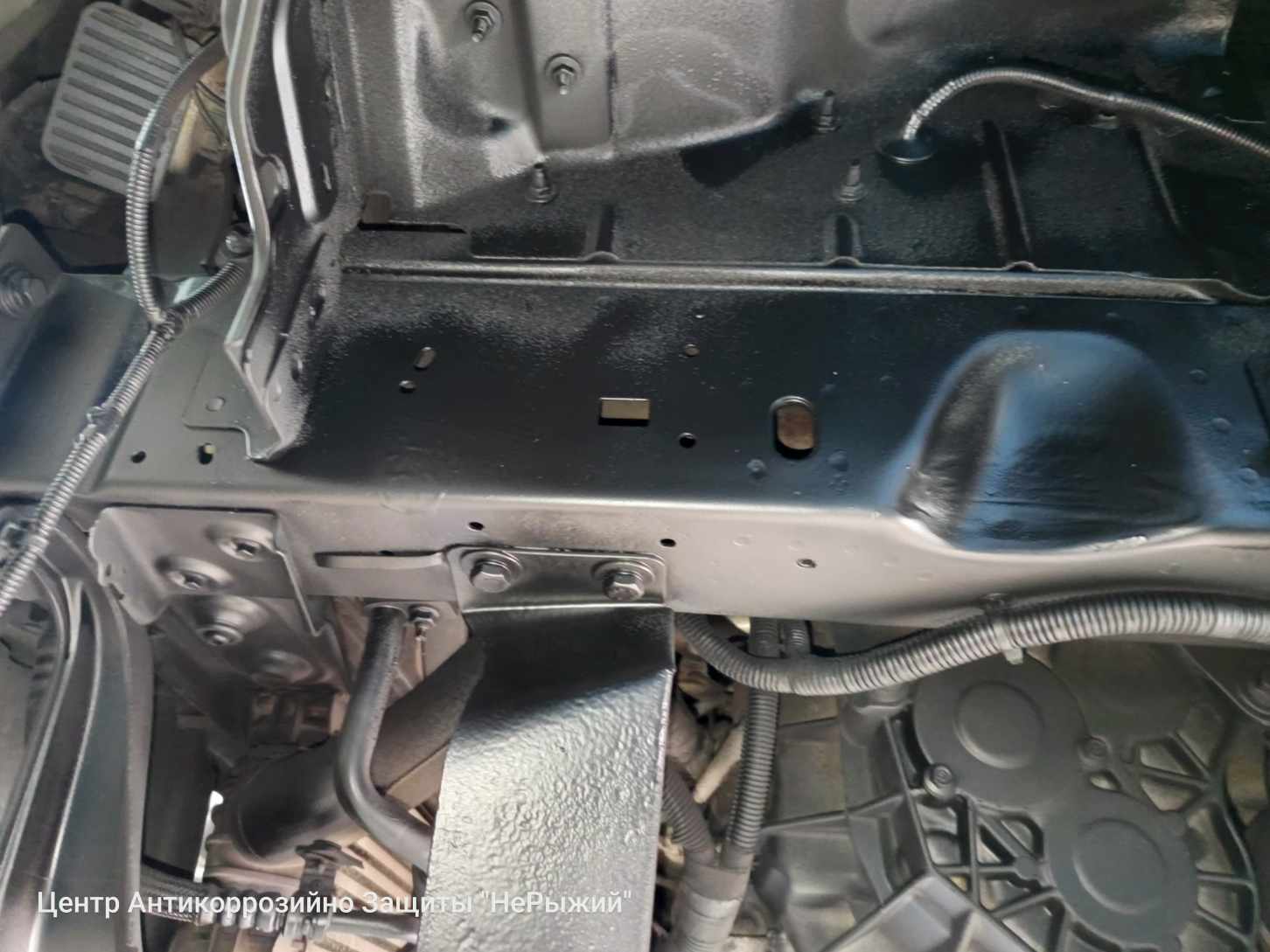 Автомобиль Ford Transit IV, этап: Окрашивание загрунтованных поверхностей. Антикоррозийная обработка в Москве и МО — НеРыжий