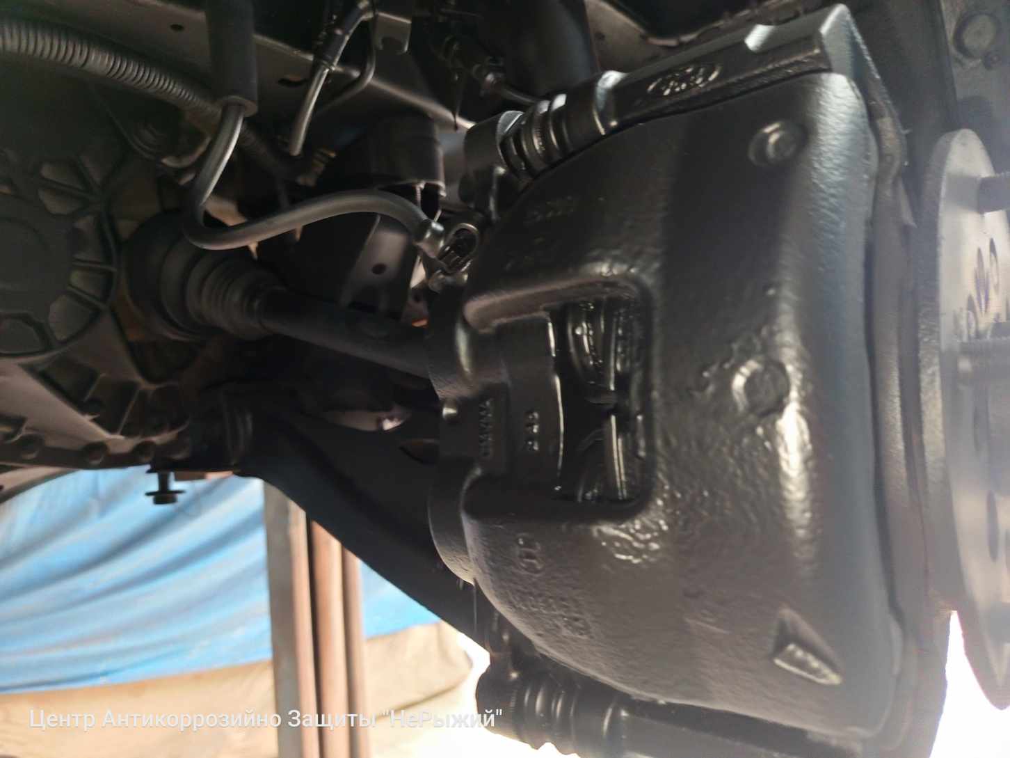 Автомобиль Ford Transit IV, этап: Окрашивание загрунтованных поверхностей. Антикоррозийная обработка в Москве и МО — НеРыжий