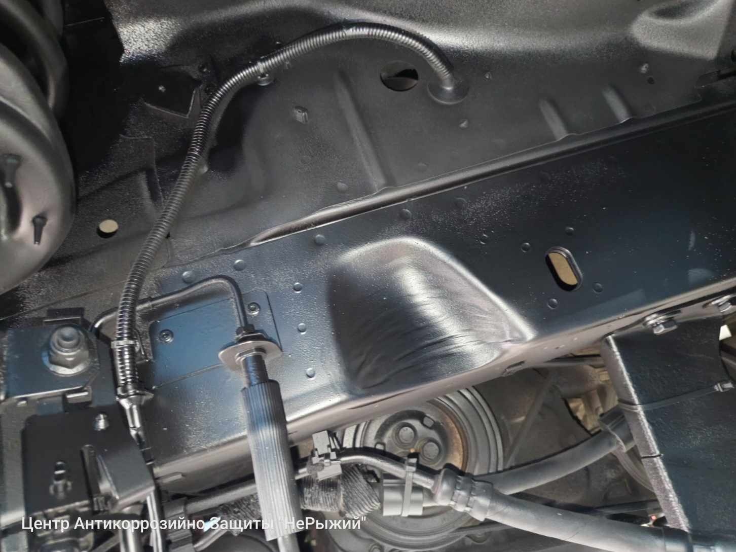 Автомобиль Ford Transit IV, этап: Окрашивание загрунтованных поверхностей. Антикоррозийная обработка в Москве и МО — НеРыжий