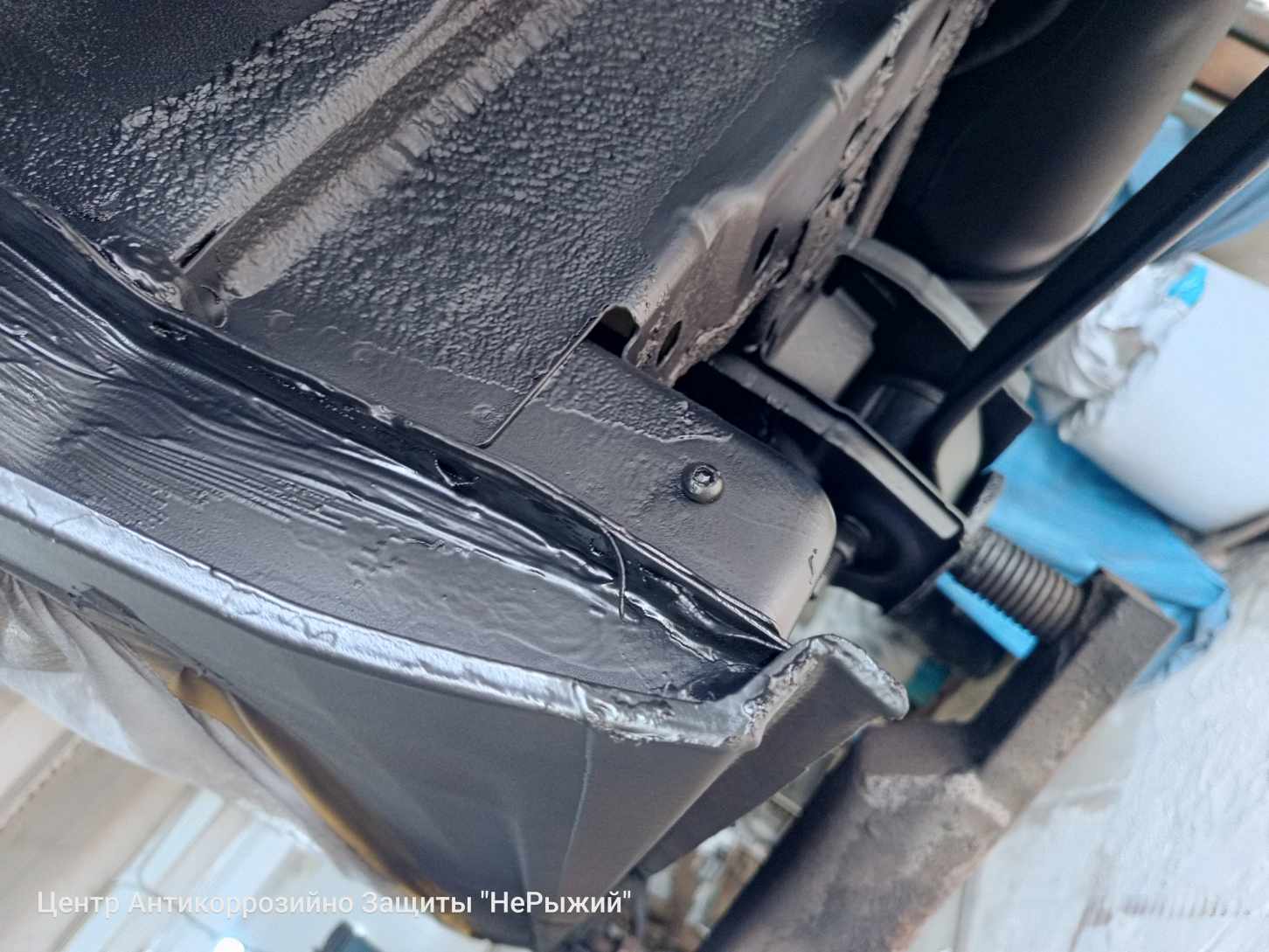 Автомобиль Ford Transit IV, этап: Окрашивание загрунтованных поверхностей. Антикоррозийная обработка в Москве и МО — НеРыжий