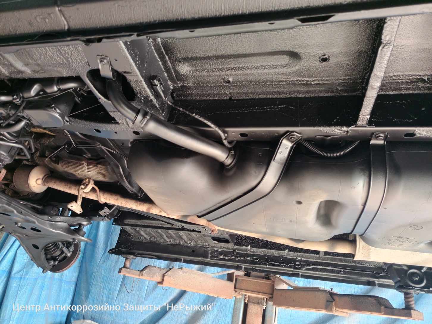 Автомобиль Ford Transit IV, этап: Окрашивание загрунтованных поверхностей. Антикоррозийная обработка в Москве и МО — НеРыжий