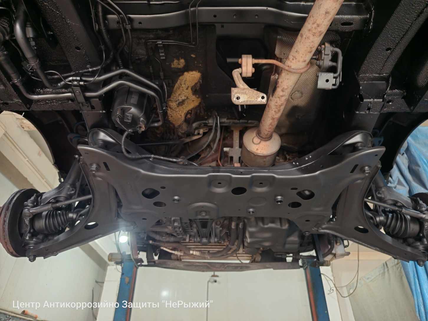 Автомобиль Ford Transit IV, этап: Окрашивание загрунтованных поверхностей. Антикоррозийная обработка в Москве и МО — НеРыжий