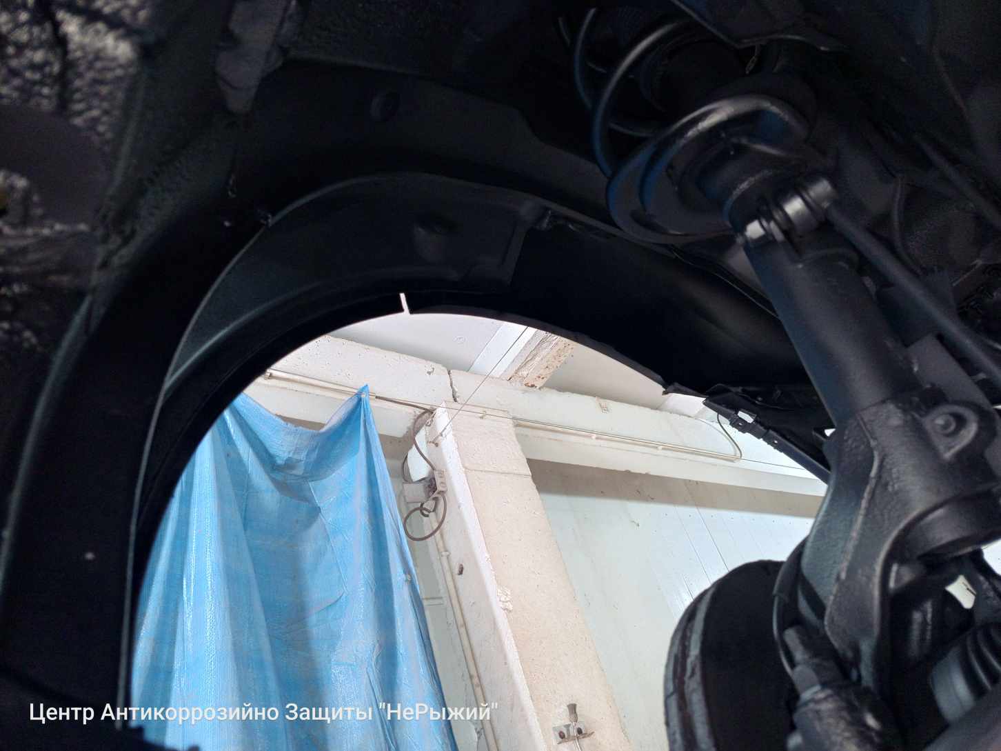 Автомобиль Ford Transit IV, этап: Окрашивание загрунтованных поверхностей. Антикоррозийная обработка в Москве и МО — НеРыжий