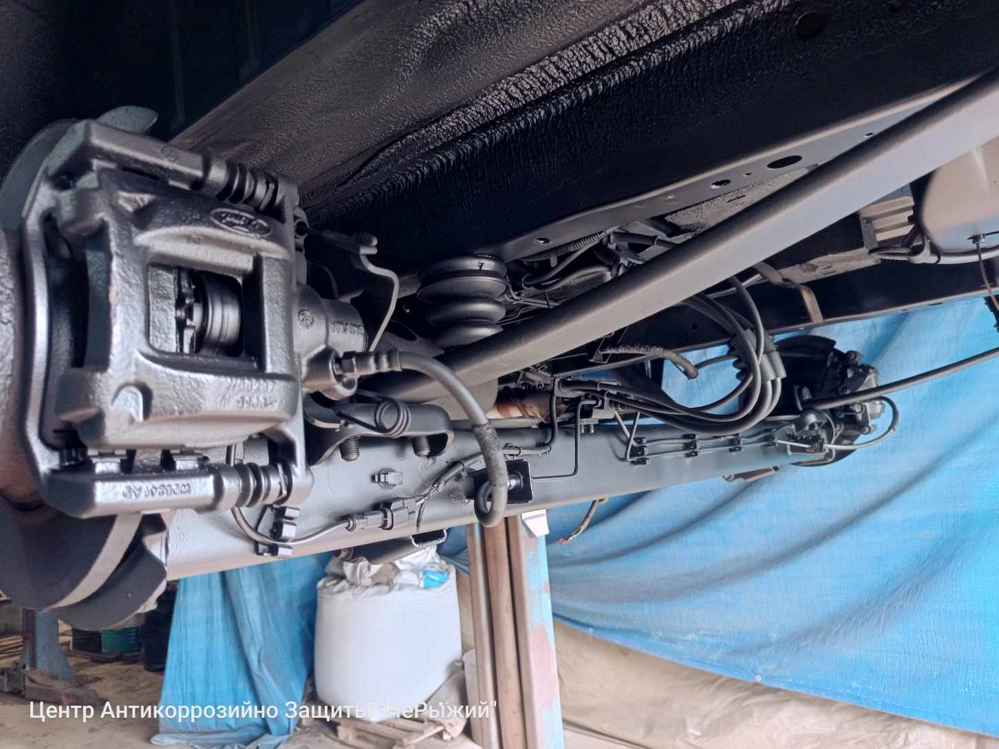 Автомобиль Ford Transit IV, этап: Окрашивание загрунтованных поверхностей. Антикоррозийная обработка в Москве и МО — НеРыжий