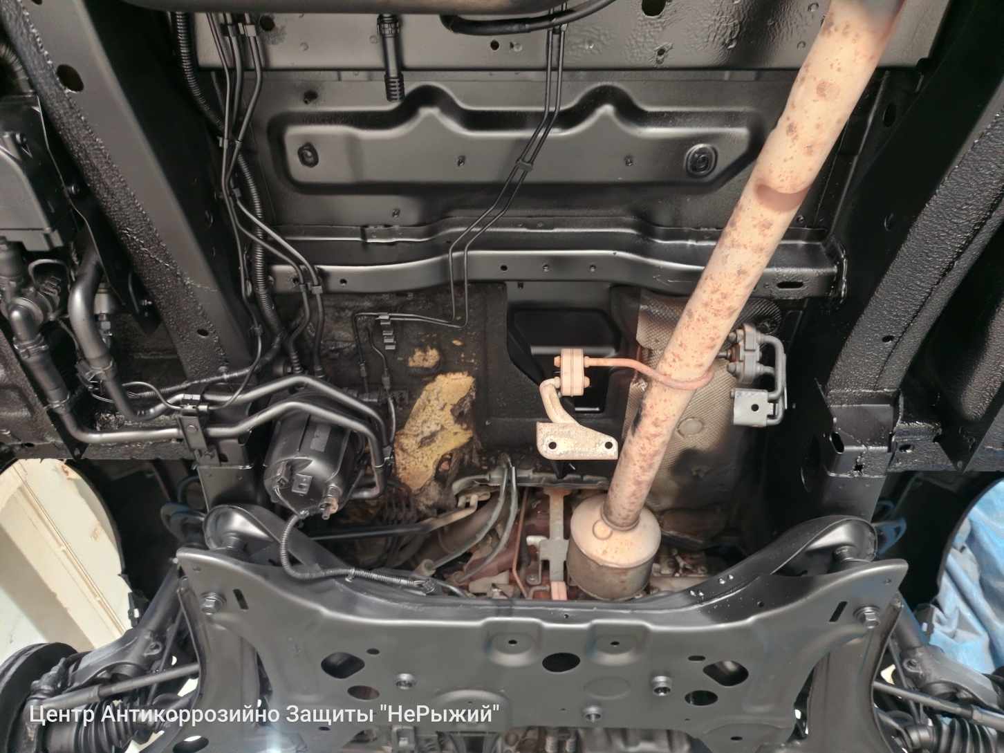Автомобиль Ford Transit IV, этап: Окрашивание загрунтованных поверхностей. Антикоррозийная обработка в Москве и МО — НеРыжий