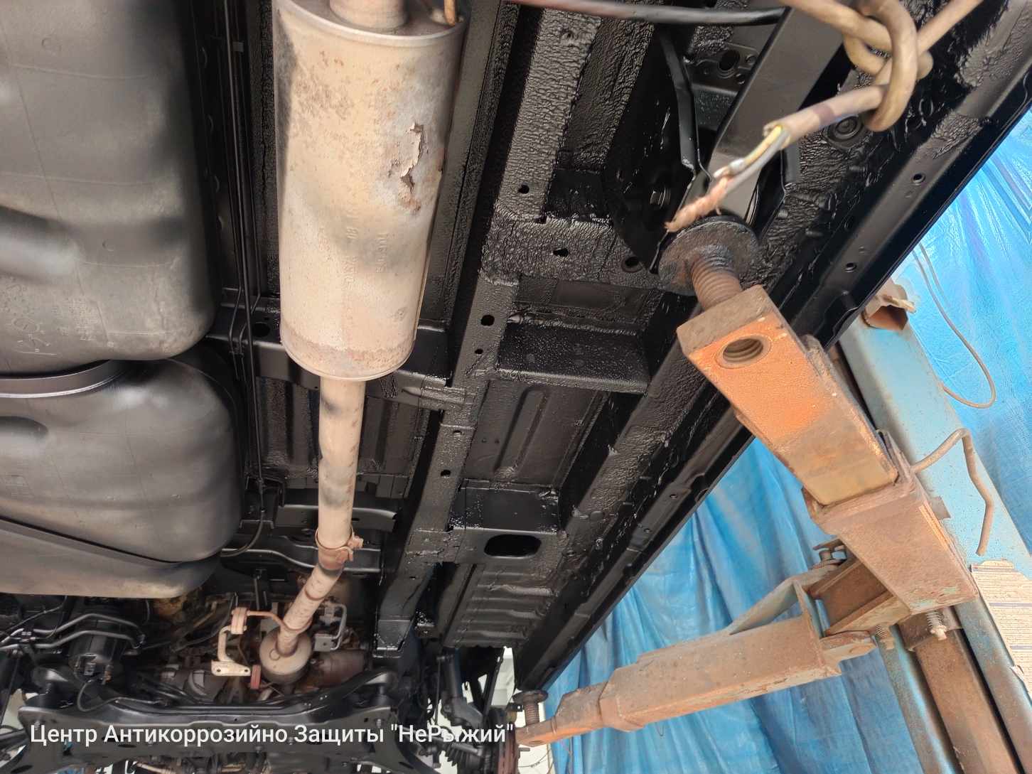 Автомобиль Ford Transit IV, этап: Окрашивание загрунтованных поверхностей. Антикоррозийная обработка в Москве и МО — НеРыжий