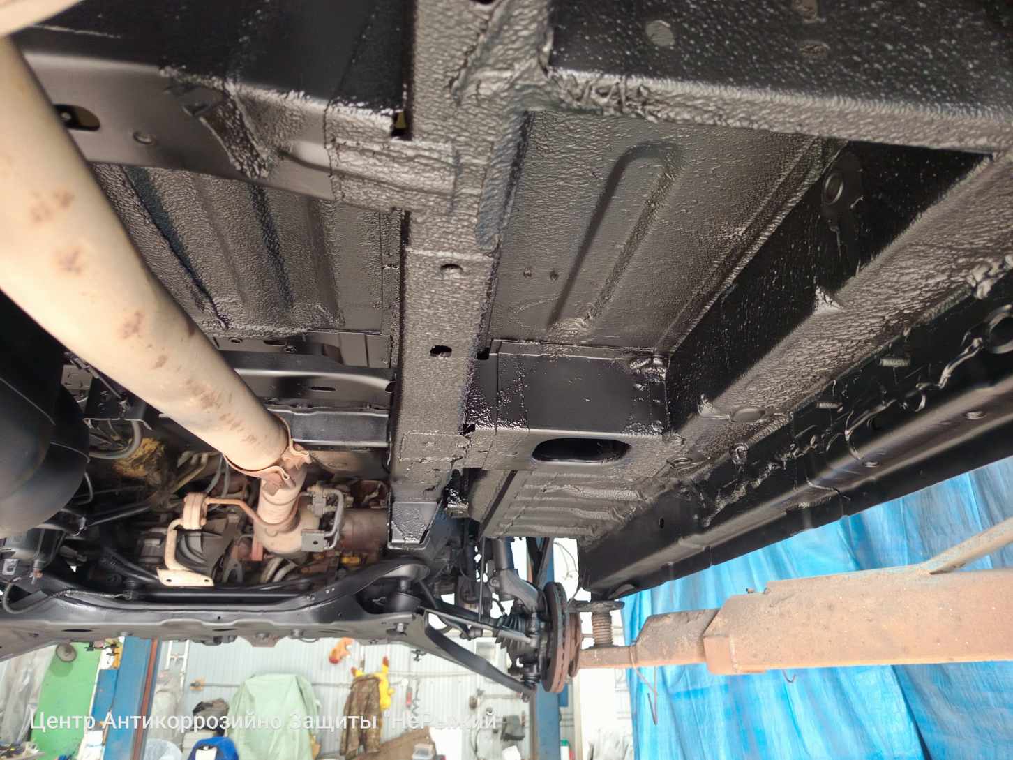 Автомобиль Ford Transit IV, этап: Окрашивание загрунтованных поверхностей. Антикоррозийная обработка в Москве и МО — НеРыжий