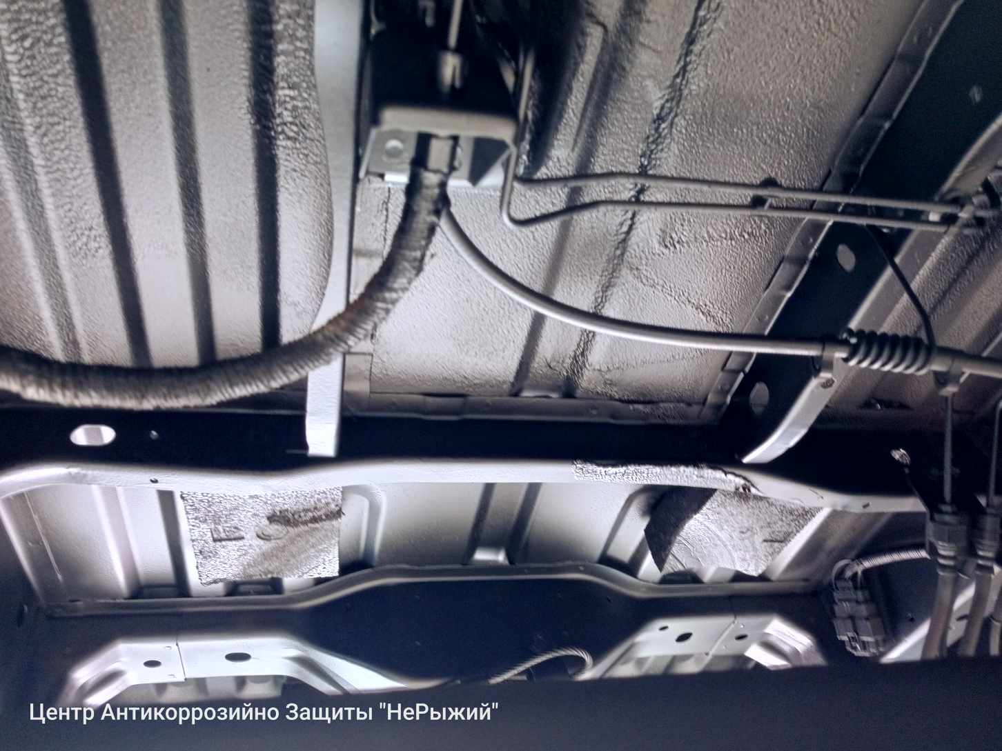 Автомобиль Ford Transit IV, этап: Окрашивание загрунтованных поверхностей. Антикоррозийная обработка в Москве и МО — НеРыжий