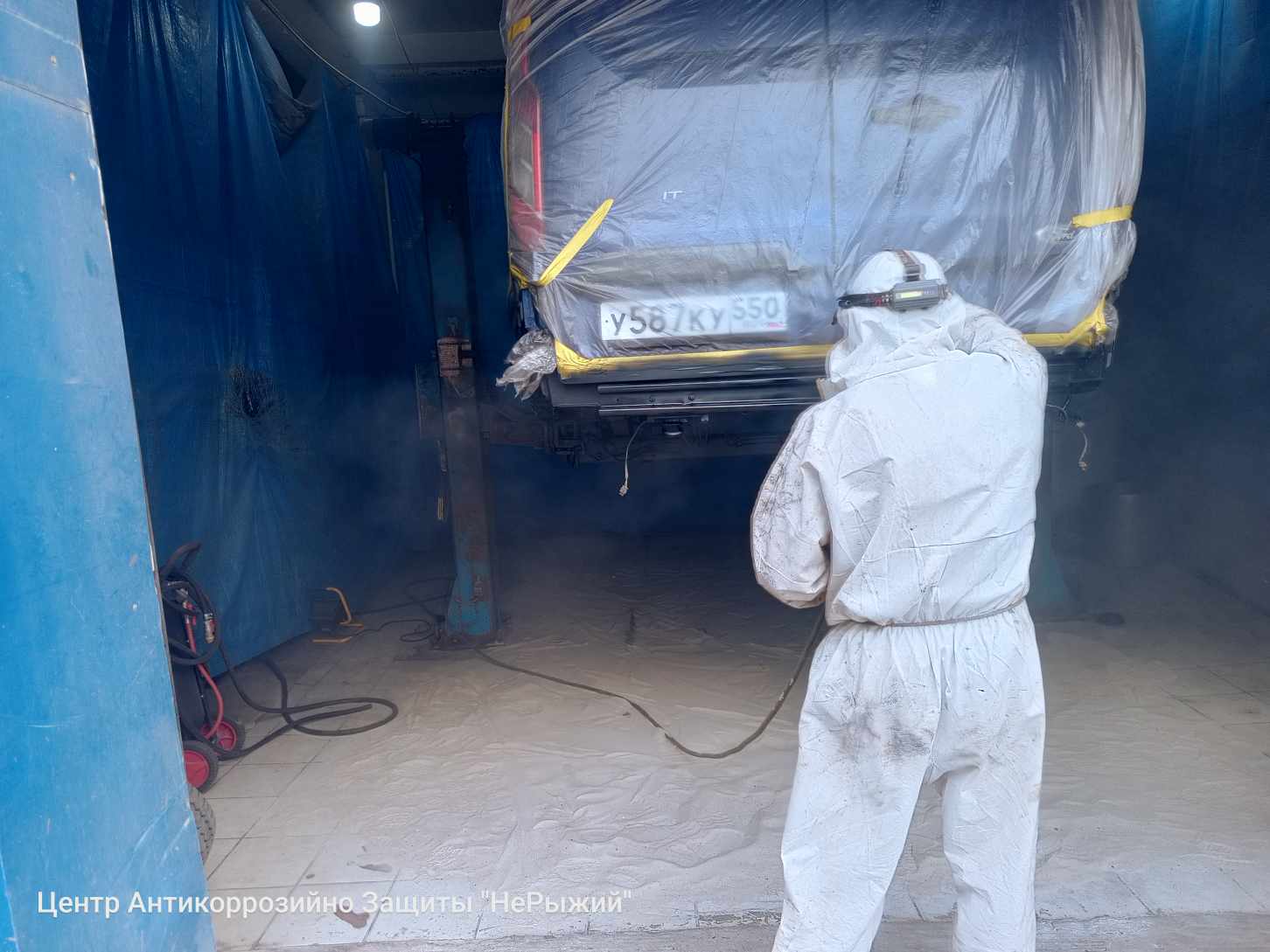Автомобиль Ford Transit IV, этап: Окрашивание загрунтованных поверхностей. Антикоррозийная обработка в Москве и МО — НеРыжий