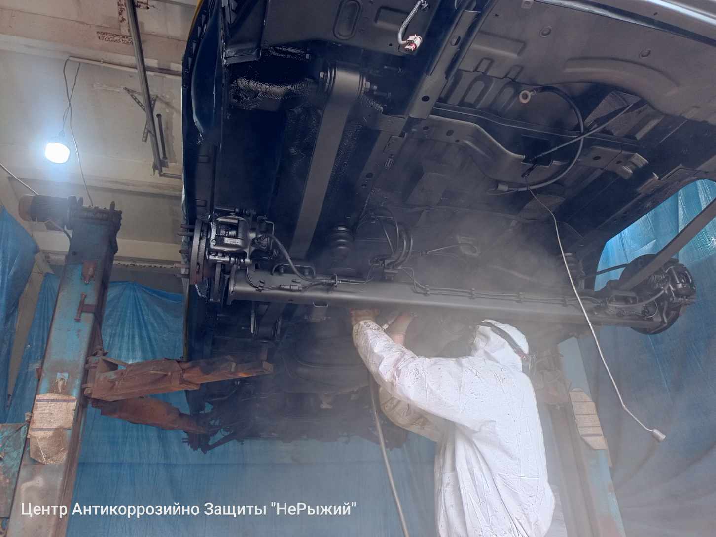 Автомобиль Ford Transit IV, этап: Окрашивание загрунтованных поверхностей. Антикоррозийная обработка в Москве и МО — НеРыжий