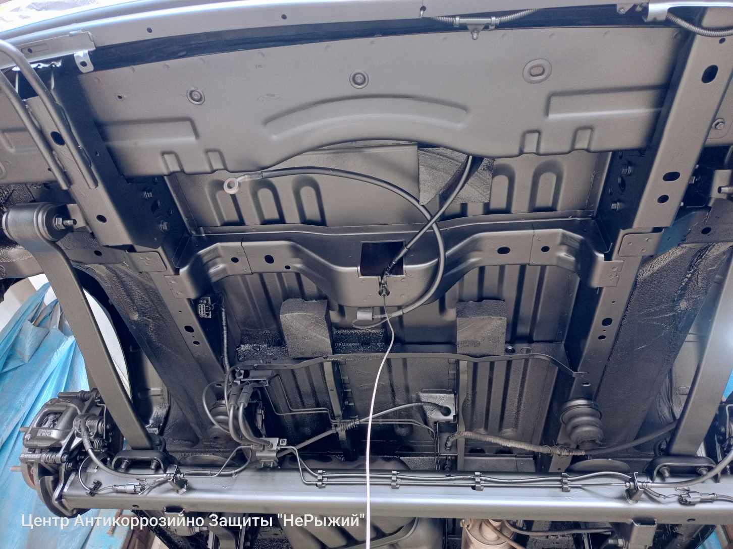 Автомобиль Ford Transit IV, этап: Окрашивание загрунтованных поверхностей. Антикоррозийная обработка в Москве и МО — НеРыжий