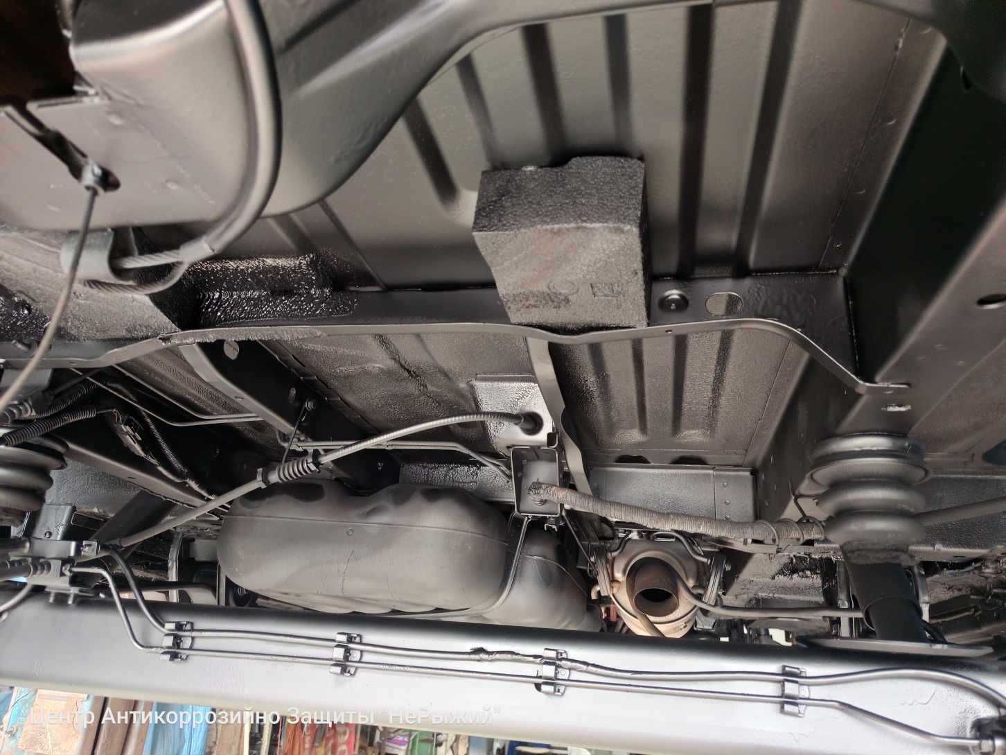 Автомобиль Ford Transit IV, этап: Окрашивание загрунтованных поверхностей. Антикоррозийная обработка в Москве и МО — НеРыжий