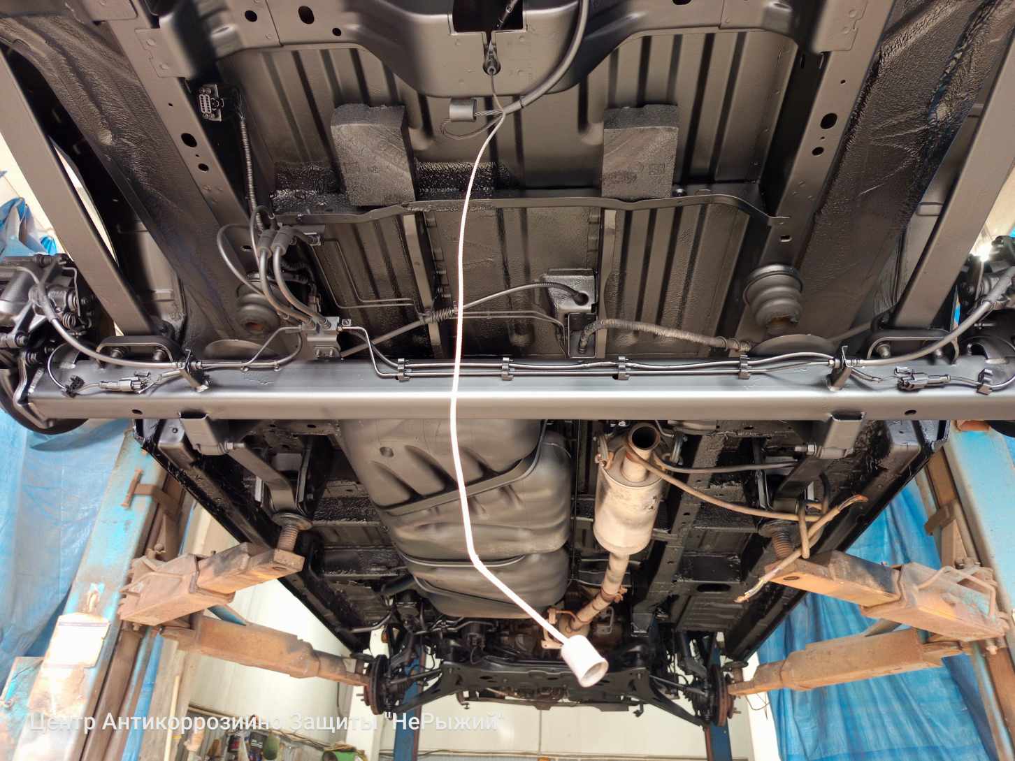 Автомобиль Ford Transit IV, этап: Окрашивание загрунтованных поверхностей. Антикоррозийная обработка в Москве и МО — НеРыжий