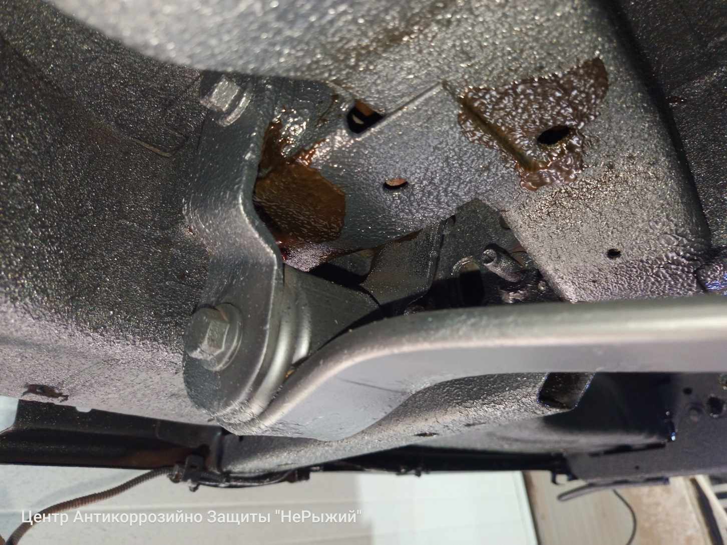 Автомобиль Ford Transit IV, этап: Обработка скрытых полостей.. Антикоррозийная обработка в Москве и МО — НеРыжий