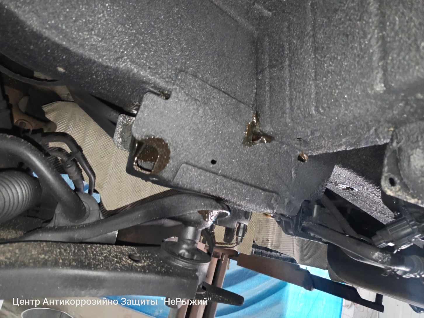 Автомобиль Ford Transit IV, этап: Обработка скрытых полостей.. Антикоррозийная обработка в Москве и МО — НеРыжий