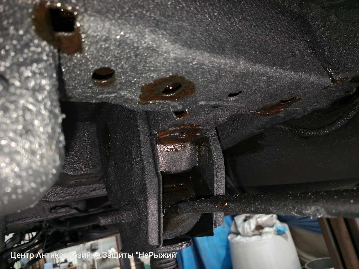 Автомобиль Ford Transit IV, этап: Обработка скрытых полостей.. Антикоррозийная обработка в Москве и МО — НеРыжий